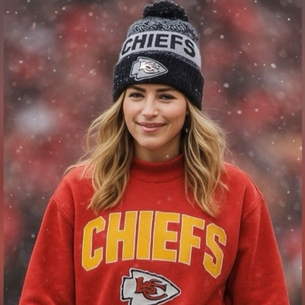 NFL Black/White New Era Kansas City Chiefs Football Logo Cuffed Pom Winter Hat